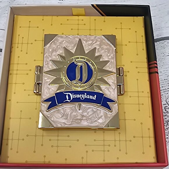 NEW! Disneyland Goofy Exploring Frontierland & Adventuraland Z fold LE 250 Pin A - Picture 2 of 6